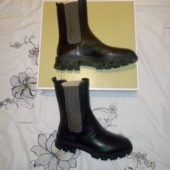 Michael Kors Ridley Chelsea Leather Boots - Picture 7 of 12